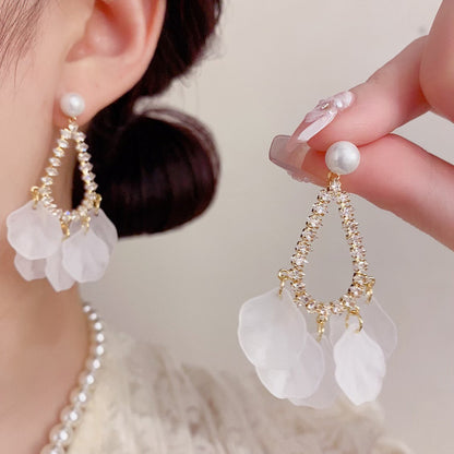 壓克力水滴花朵耳墜－商品主圖｜https://igowo.tw/