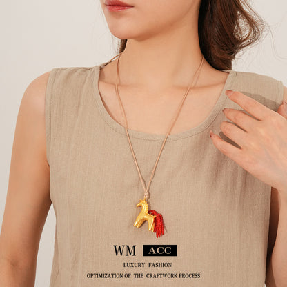 皮繩玻璃小馬墜飾項鍊－項鍊-金色-啞光款細節1｜https://igowo.tw/