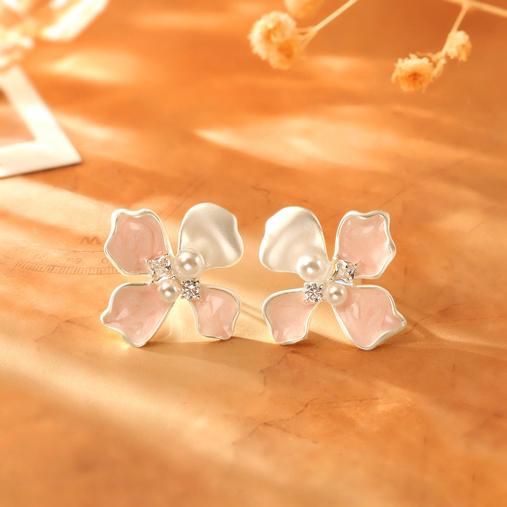 彩色珍珠花朵耳釘－細節特寫4｜https://igowo.tw/
