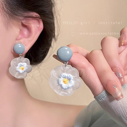 透明花朵誇張耳環－商品主圖｜https://igowo.tw/