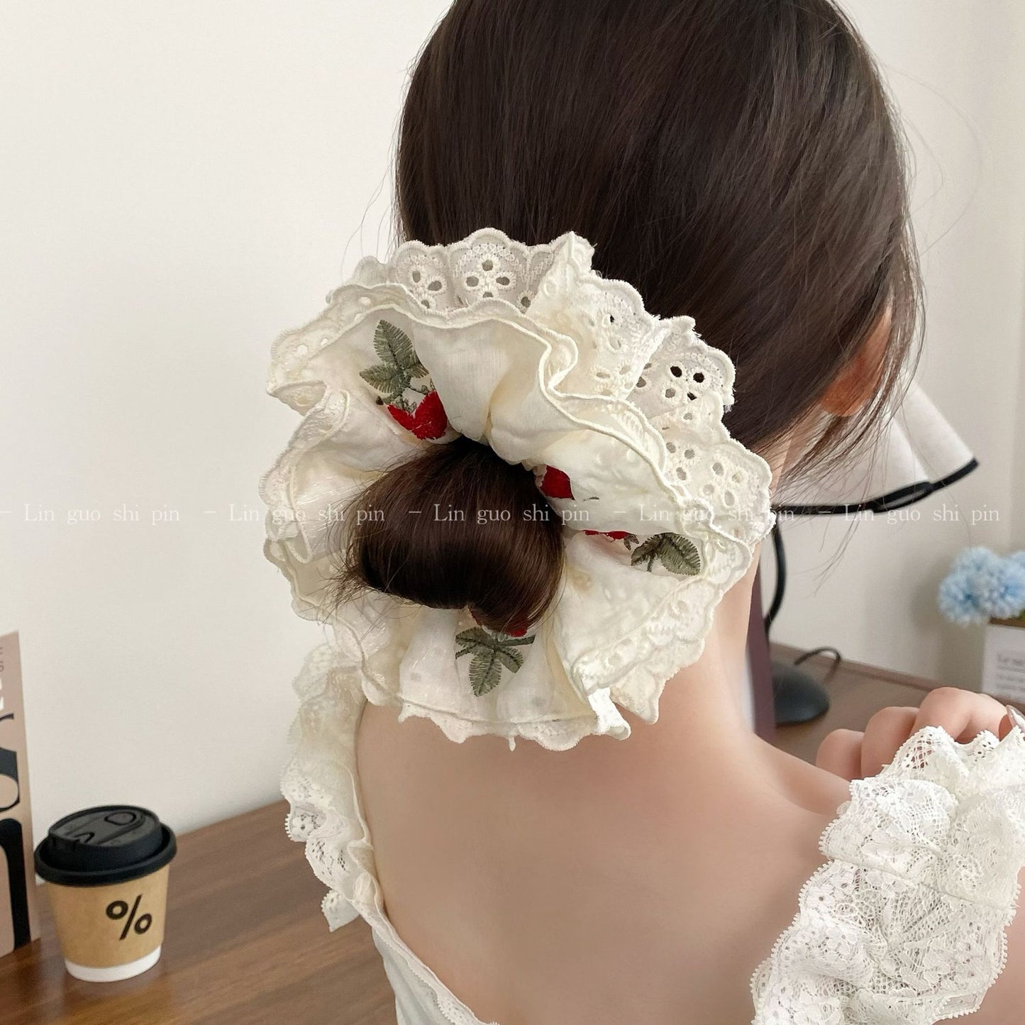 蕾絲櫻桃刺繡髮圈－商品主圖｜https://igowo.tw/