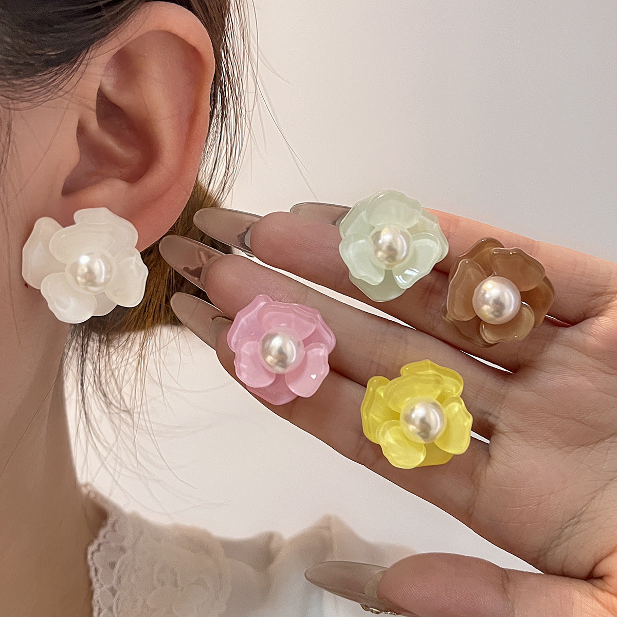 彩色珍珠花朵簡約耳釘－商品主圖｜https://igowo.tw/