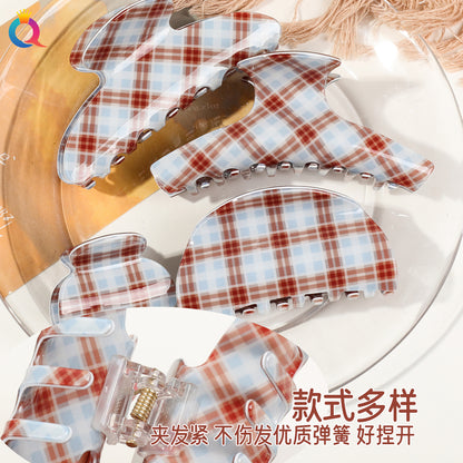 壓克力格紋簡約鯊魚夾－細節特寫1｜https://igowo.tw/