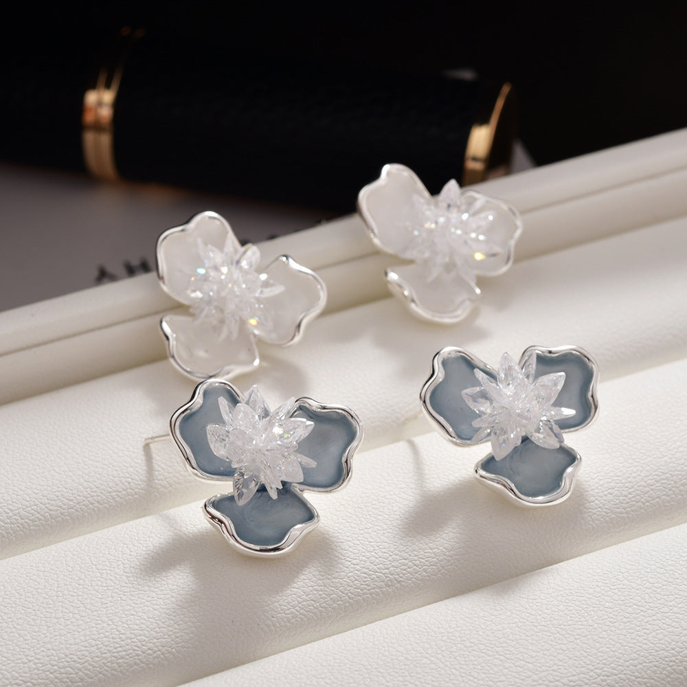 水晶花朵耳釘－白色（鍍厚銀）款實拍｜https://igowo.tw/