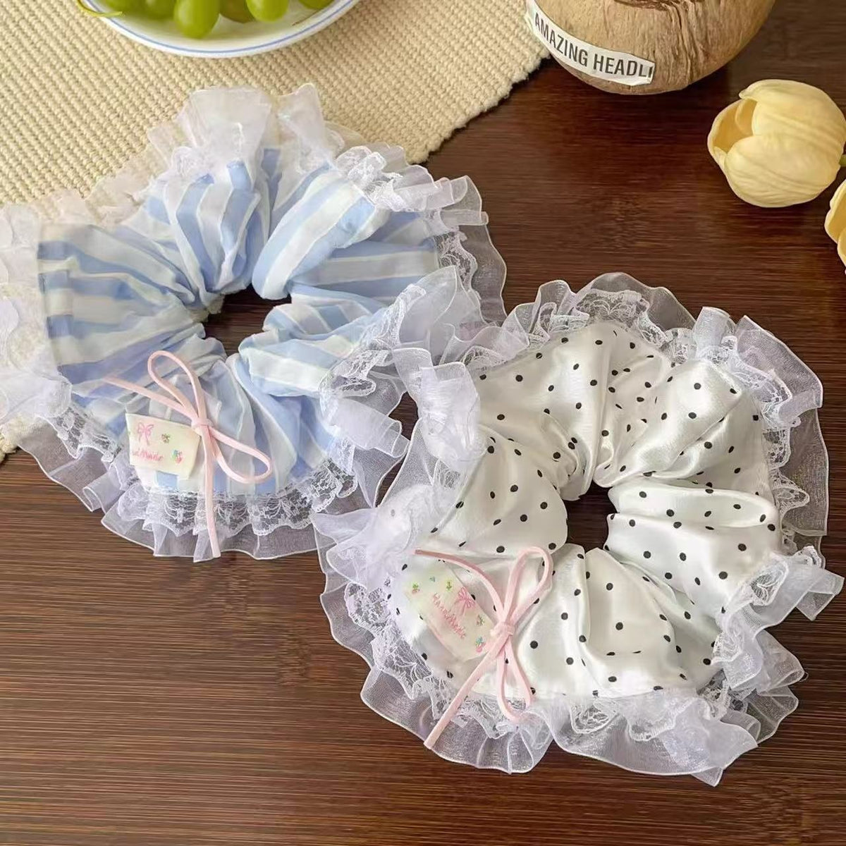 蕾絲蝴蝶結大腸圈髮圈－白色波點蕾絲髮圈款細節2｜https://igowo.tw/