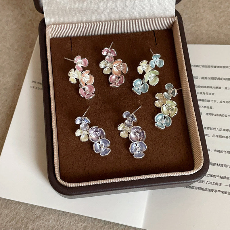 撞色琺瑯花朵耳釘－商品主圖｜https://igowo.tw/
