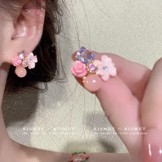 貓眼石花朵鑲鑽耳釘－商品主圖｜https://igowo.tw/