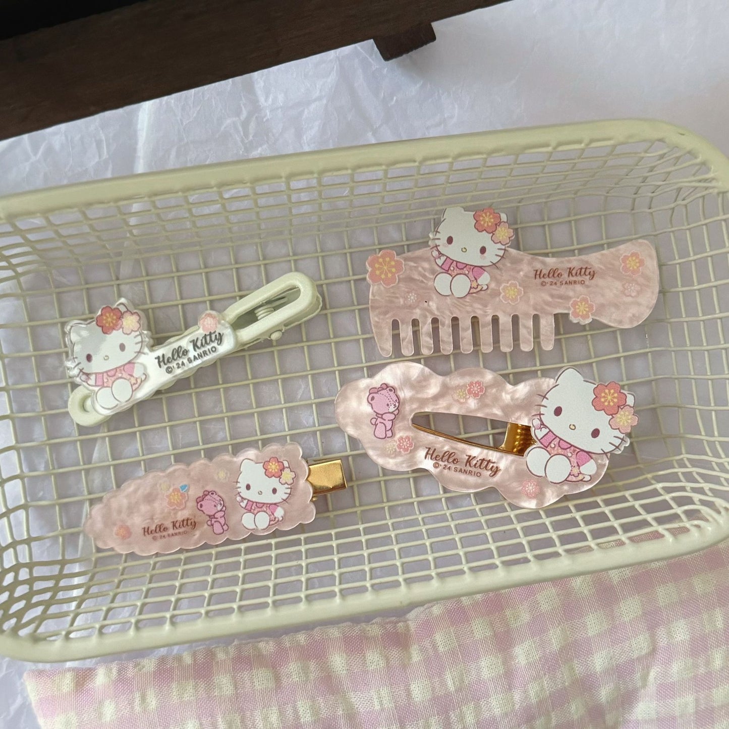 粉色壓克力貓咪髮夾－商品主圖｜https://igowo.tw/
