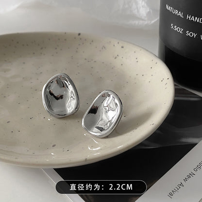 珍珠銀針圓形鑲鑽耳環－細節特寫42｜https://igowo.tw/