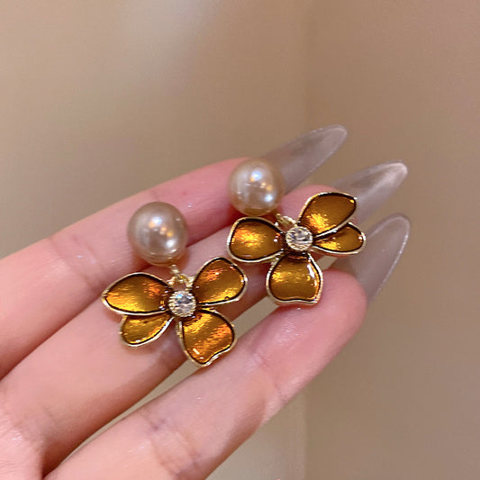 棕色珍珠花朵復古耳環－商品主圖｜https://igowo.tw/