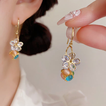 彩色鋯石花朵簡約耳鉤－商品主圖｜https://igowo.tw/