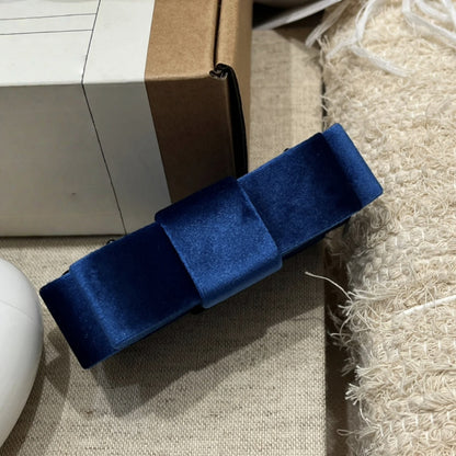 絨面蝴蝶結雙層髮夾－酒紅絲絨香蕉夾款細節｜https://igowo.tw/