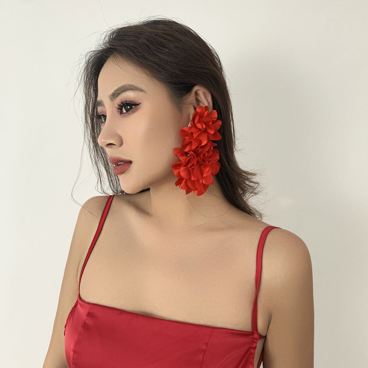 彩色鏈條花朵流蘇耳釘－第二視角實拍｜https://igowo.tw/