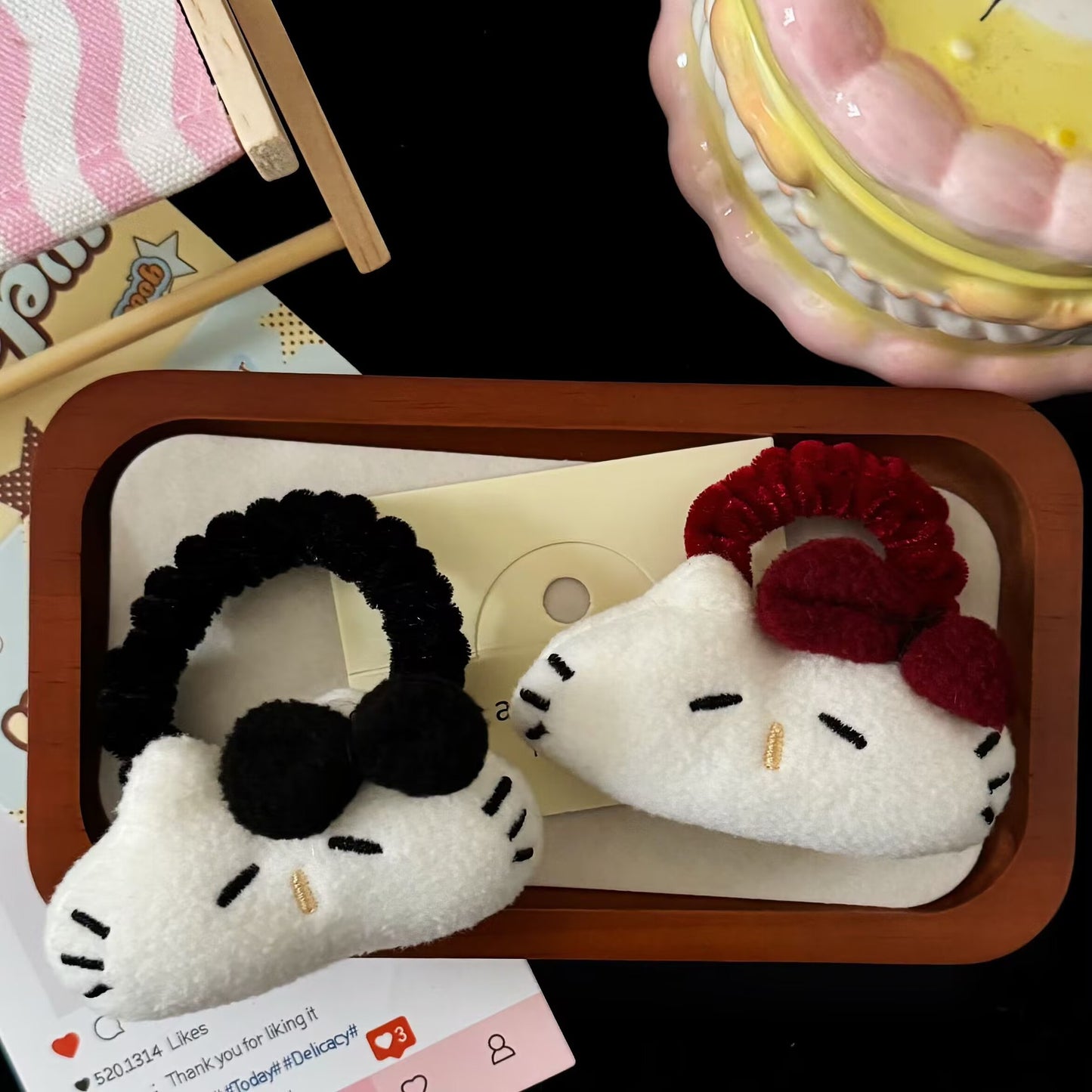 紅色絨面領結貓咪髮圈－商品主圖｜https://igowo.tw/