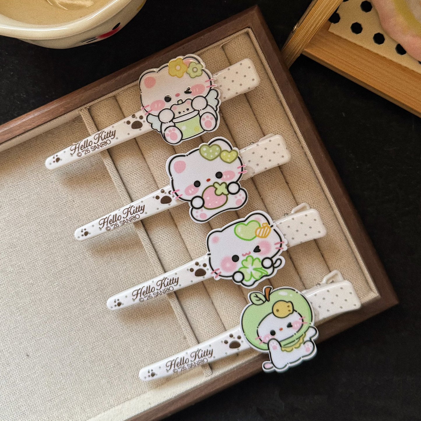 綠色貓咪水果髮夾－商品主圖｜https://igowo.tw/