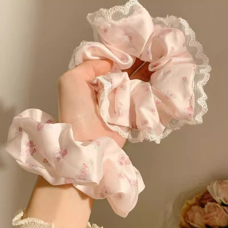 粉色蕾絲碎花髮圈－商品主圖｜https://igowo.tw/