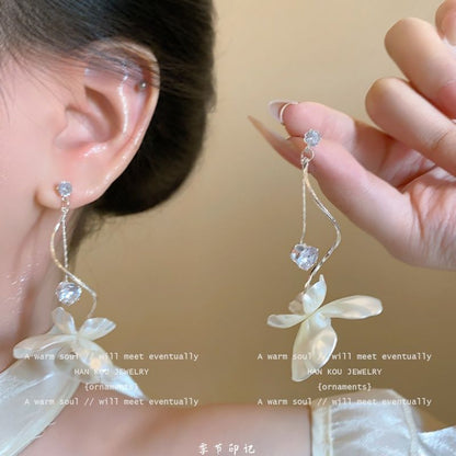 鋯石花朵流蘇垂墜耳釘－細節特寫8｜https://igowo.tw/