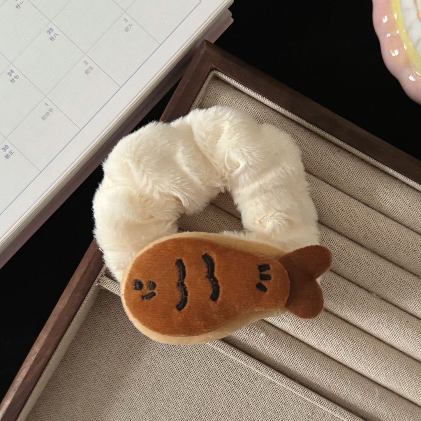 棕色絨面貓咪魚尾髮圈