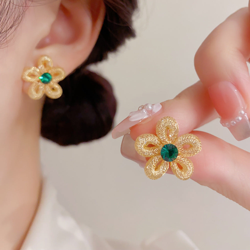 鋯石金屬花朵鏤空耳釘－第二視角實拍｜https://igowo.tw/