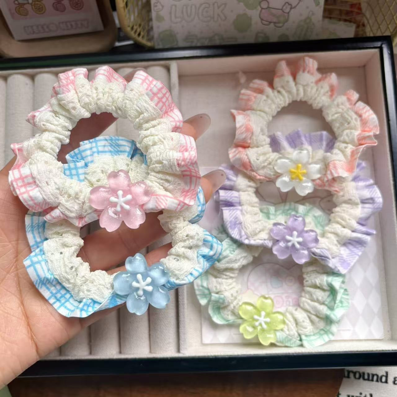 彩色櫻花髮圈－細節特寫1｜https://igowo.tw/