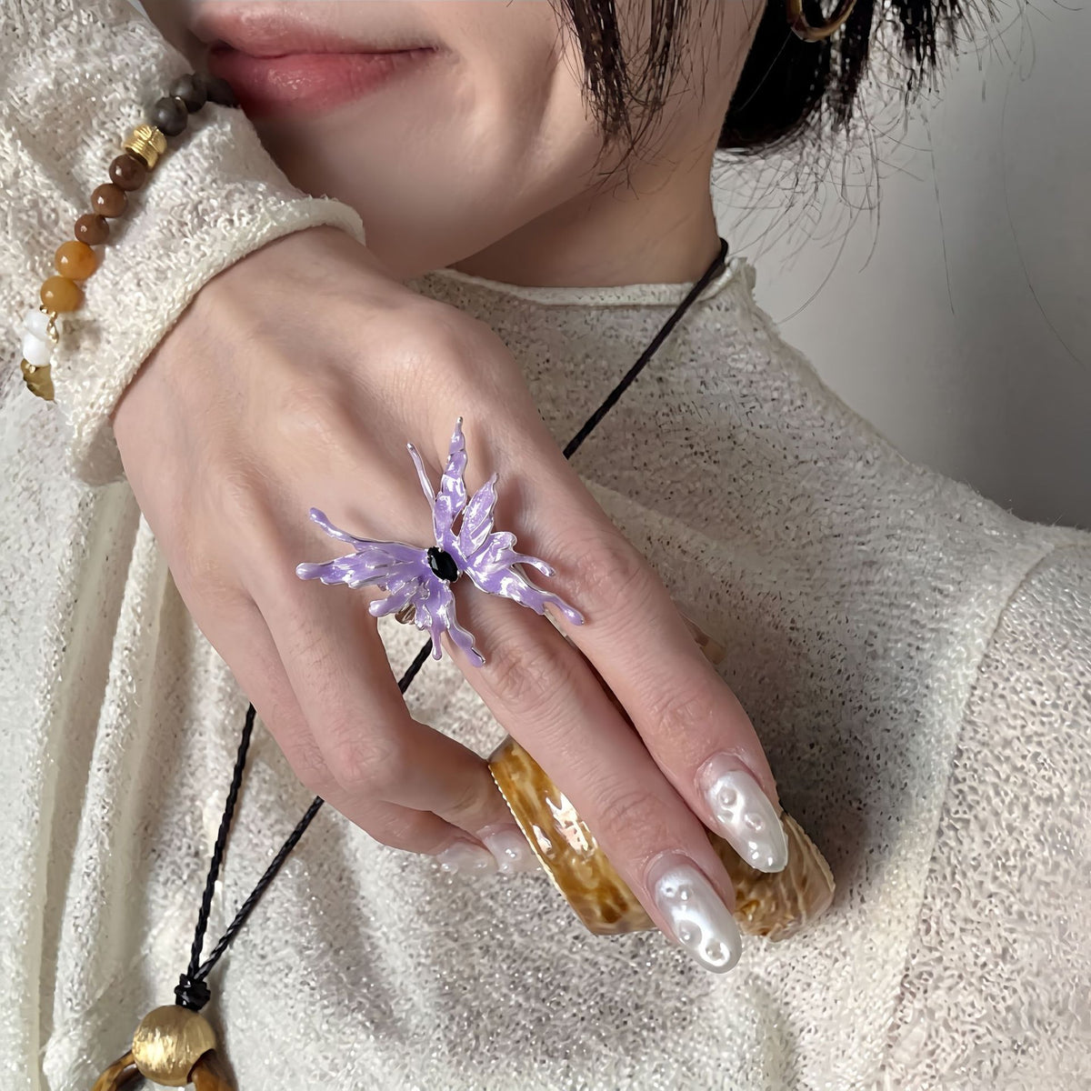 琺瑯蝴蝶立體誇張戒指－第二視角實拍｜https://igowo.tw/