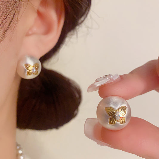 S925金色蝴蝶圓形耳釘－商品主圖｜https://igowo.tw/