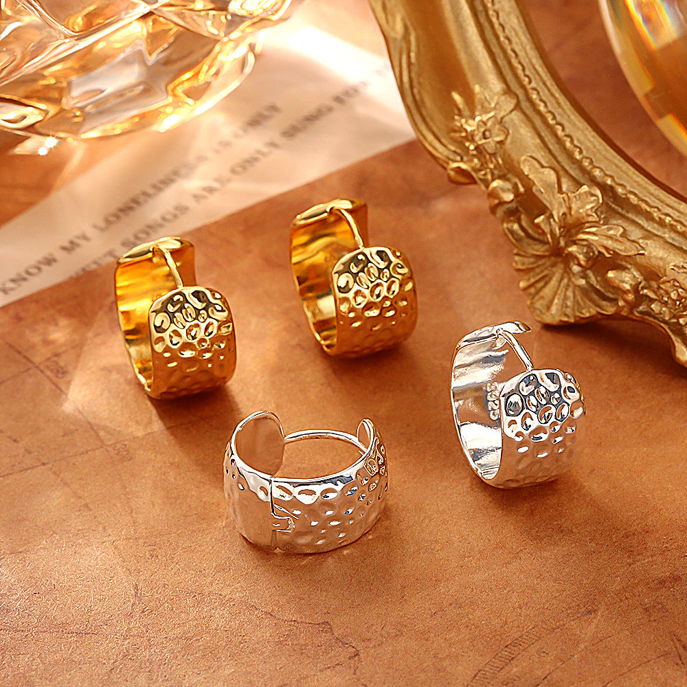 金色金屬簡約耳扣－商品主圖｜https://igowo.tw/