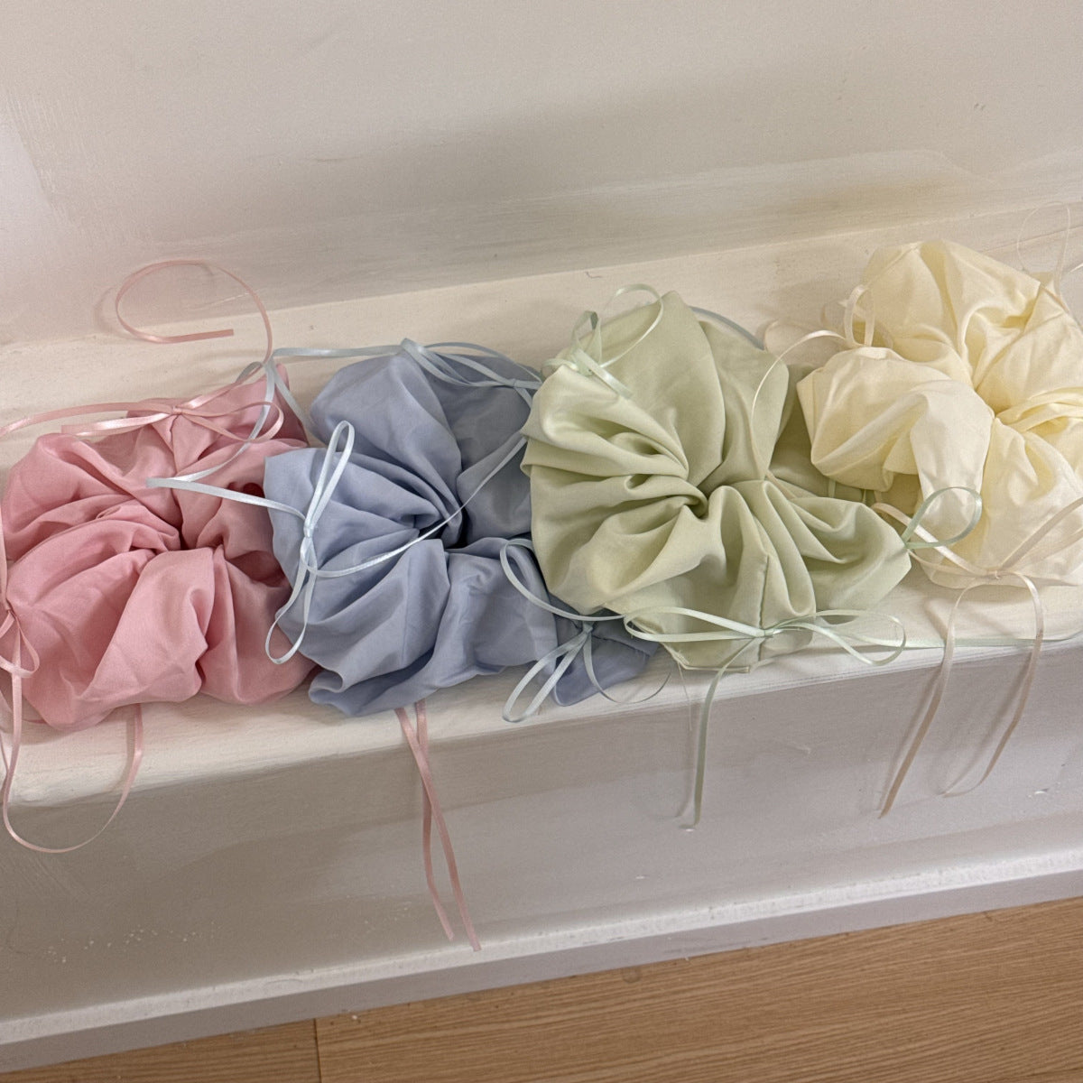 緞帶蝴蝶結簡約髮圈－純色芭蕾圈-藍色款細節｜https://igowo.tw/