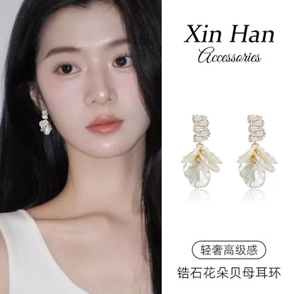 鋯石花朵流蘇耳環－商品主圖｜https://igowo.tw/