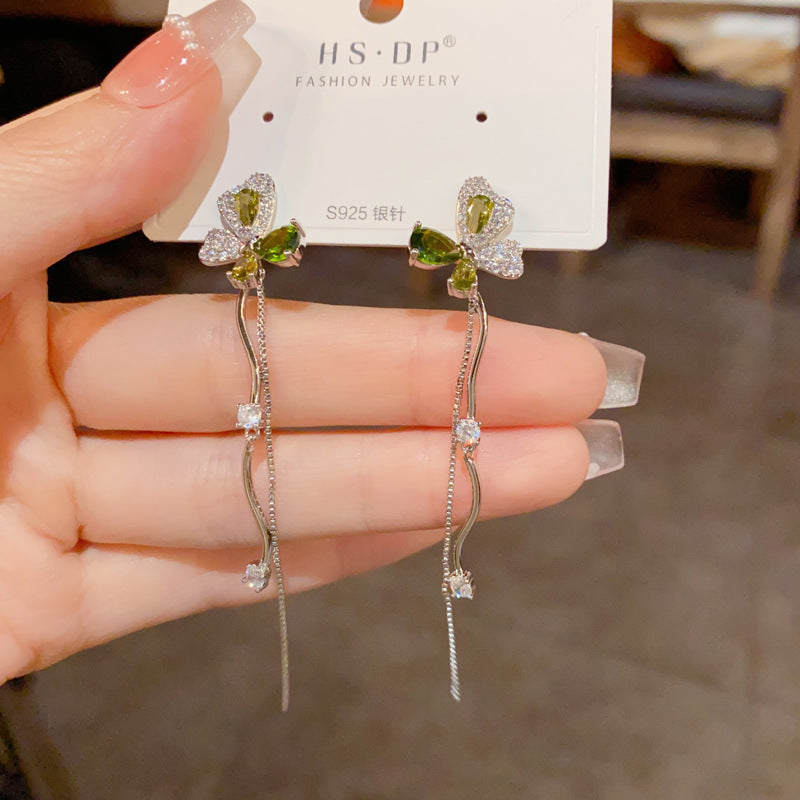 鋯石蝴蝶流蘇微鑲耳墜－第二視角實拍｜https://igowo.tw/