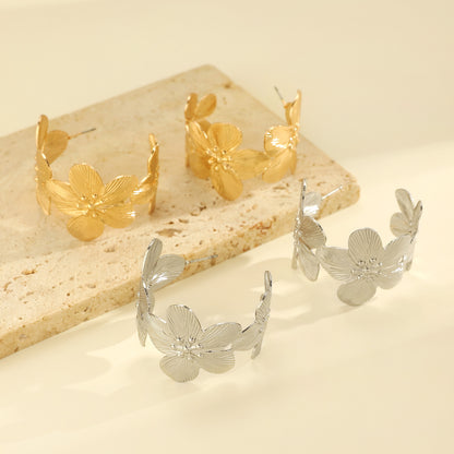金屬花朵圓圈耳環－第二視角實拍｜https://igowo.tw/