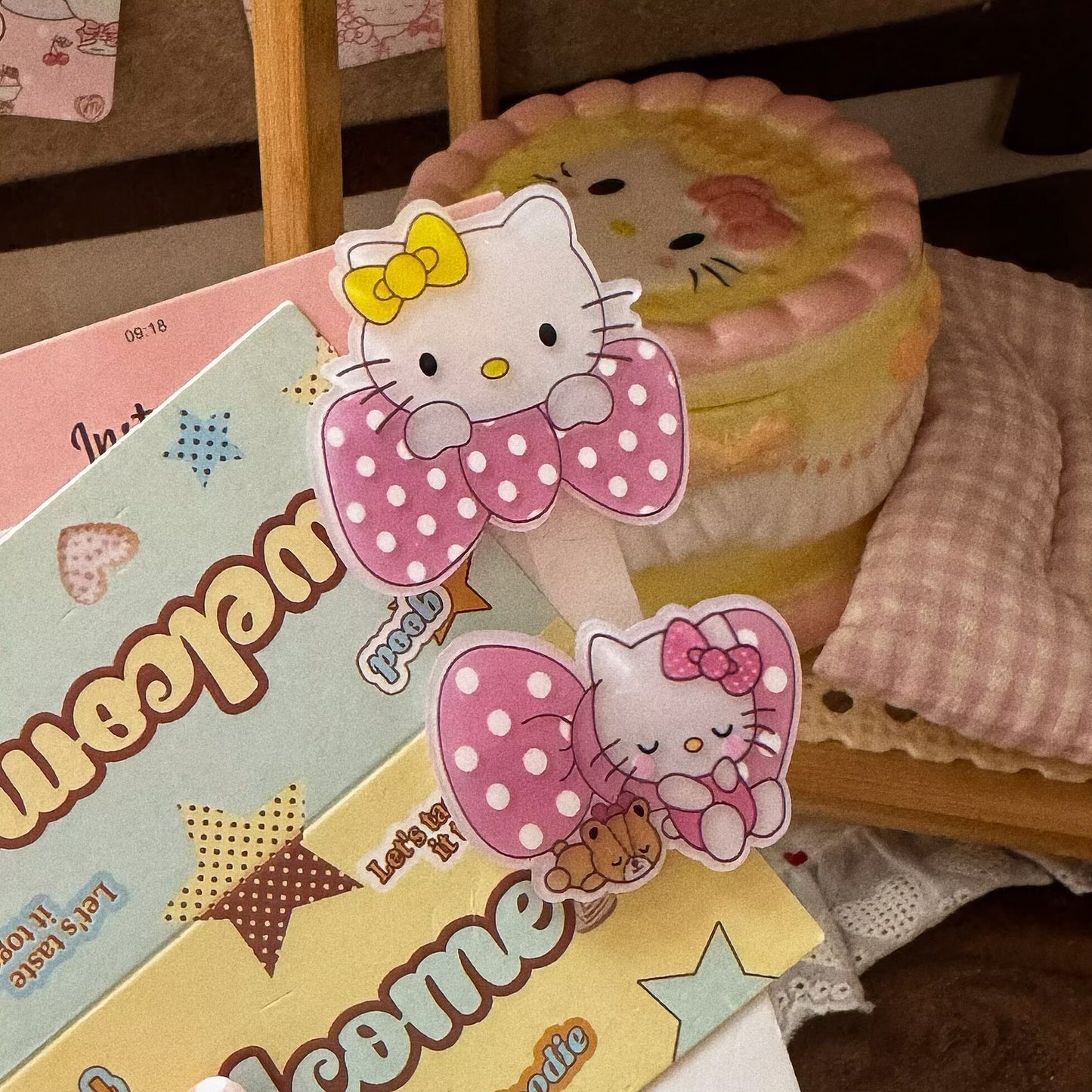 粉色壓克力波點髮夾－商品主圖｜https://igowo.tw/