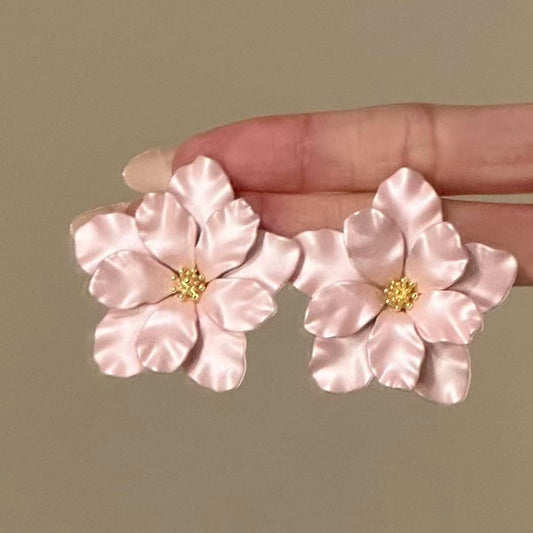粉色銀針花朵耳釘－商品主圖｜https://igowo.tw/
