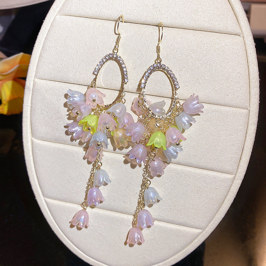 白色樹脂花朵簡約耳釘－細節特寫24｜https://igowo.tw/