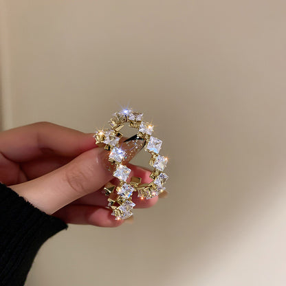 鋯石C形圓圈鑲鑽耳環
