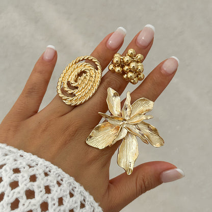 金屬花朵交叉立體戒指－商品主圖｜https://igowo.tw/