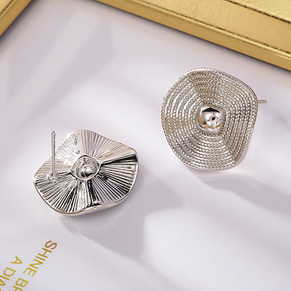 金屬花朵簡約耳釘－第二視角實拍｜https://igowo.tw/