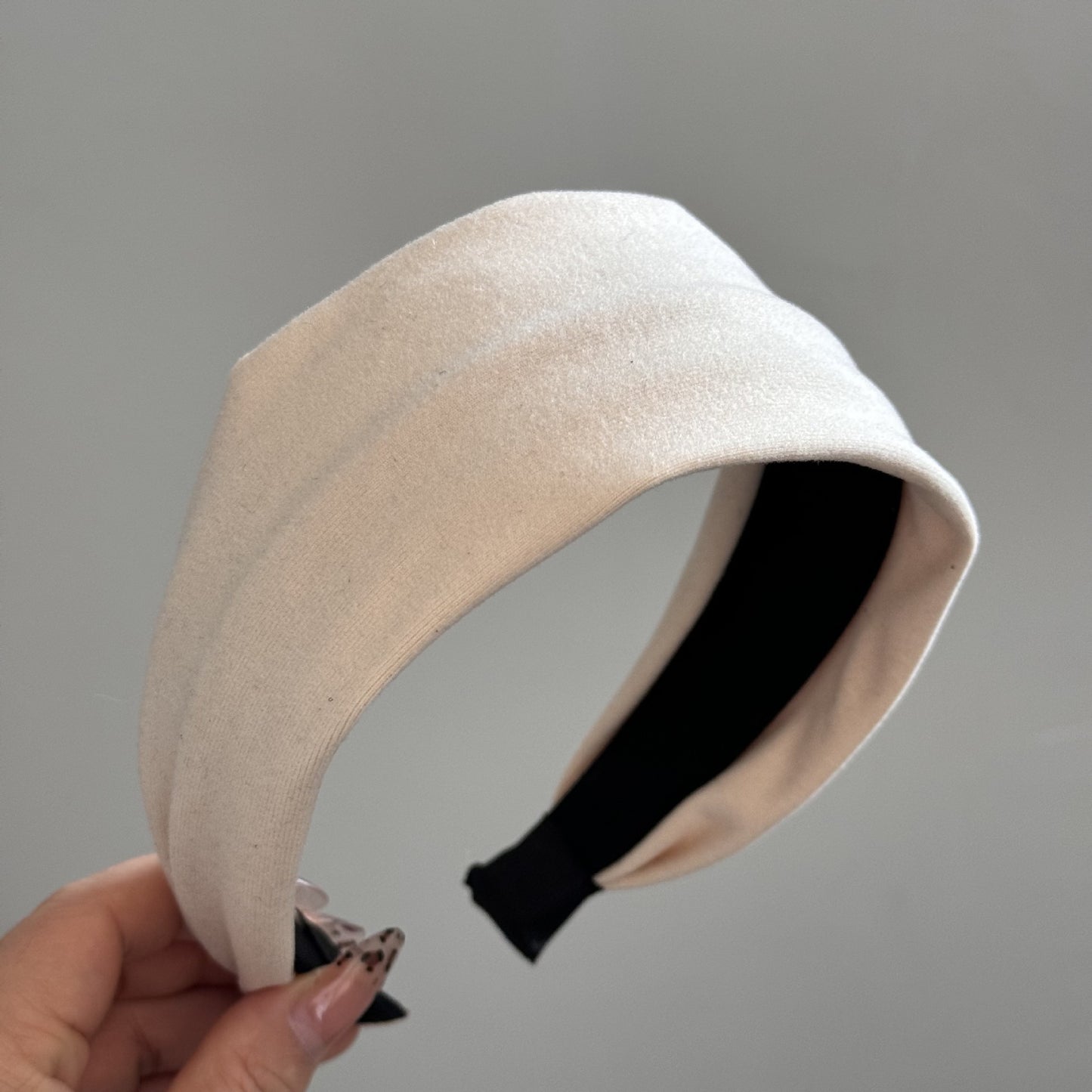 寬版復古髮箍－舒服寬髮箍-灰色款細節｜https://igowo.tw/