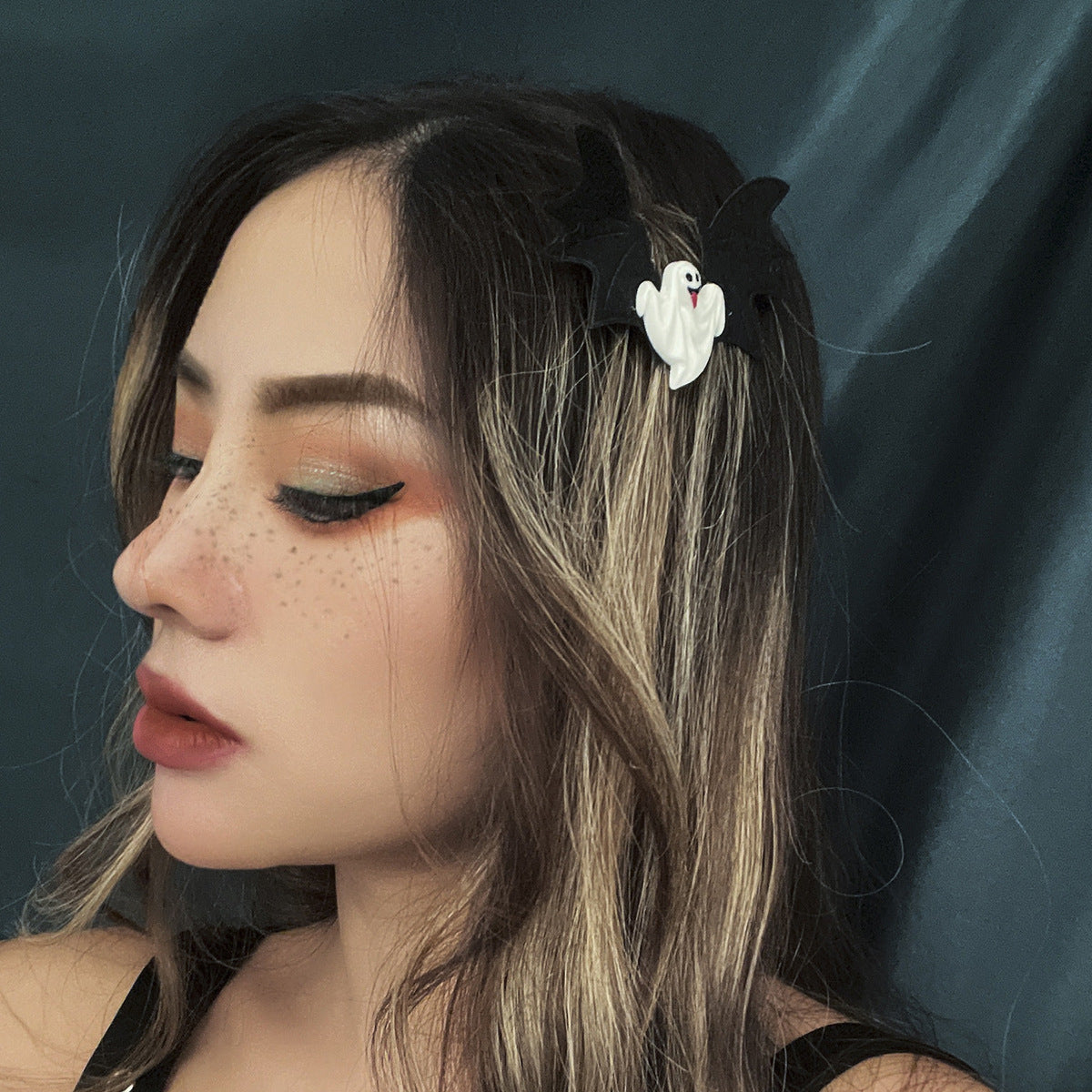 黑色骷髏南瓜髮夾－細節特寫1｜https://igowo.tw/