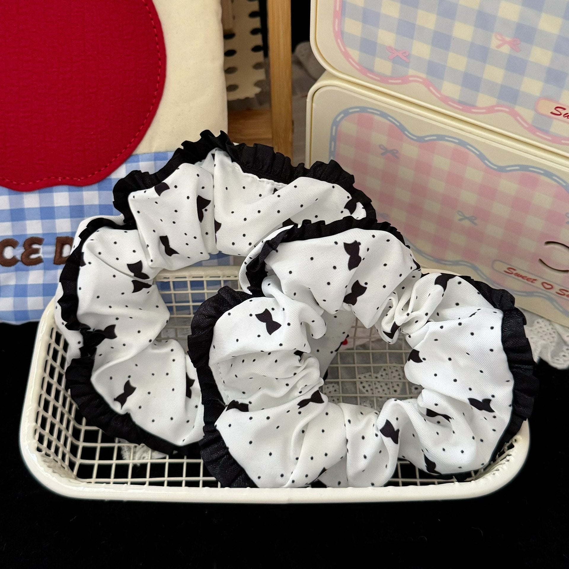 黑色領結波點簡約髮圈－商品主圖｜https://igowo.tw/