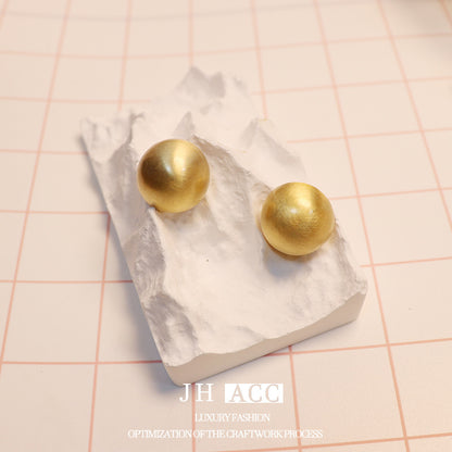 金屬圓形拉絲復古耳釘－商品主圖｜https://igowo.tw/