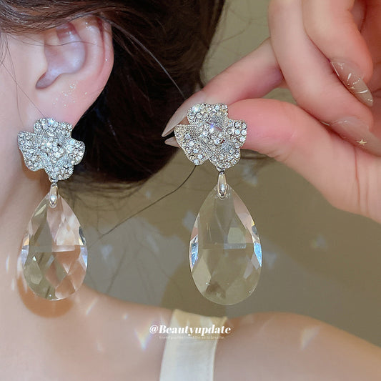 水晶花朵水滴鑲鑽耳釘－商品主圖｜https://igowo.tw/