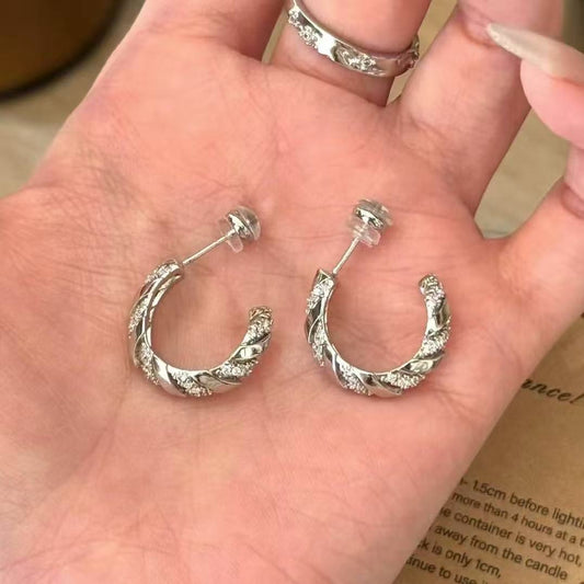 鋯石扭紋素圈耳環－商品主圖｜https://igowo.tw/