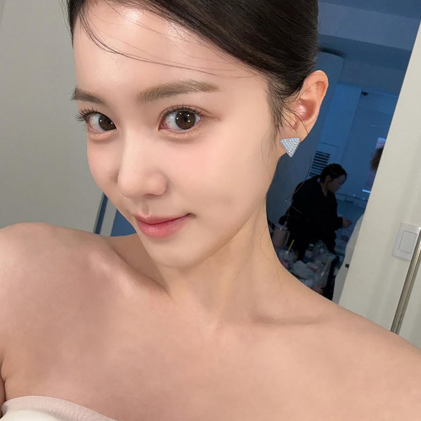 鋯石三角形項鍊耳環組－項鍊-銀色款實拍｜https://igowo.tw/
