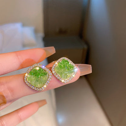 綠色鋯石花朵復古耳釘－細節特寫29｜https://igowo.tw/