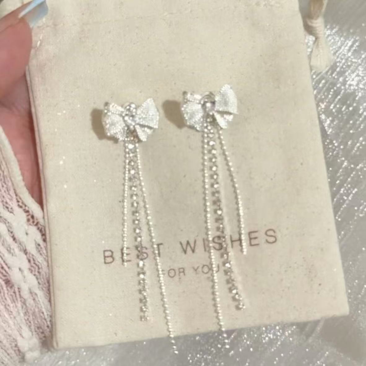 鋯石銀針花朵耳釘－細節特寫11｜https://igowo.tw/