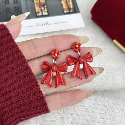 紅色銀針蝴蝶結耳釘－細節特寫2｜https://igowo.tw/
