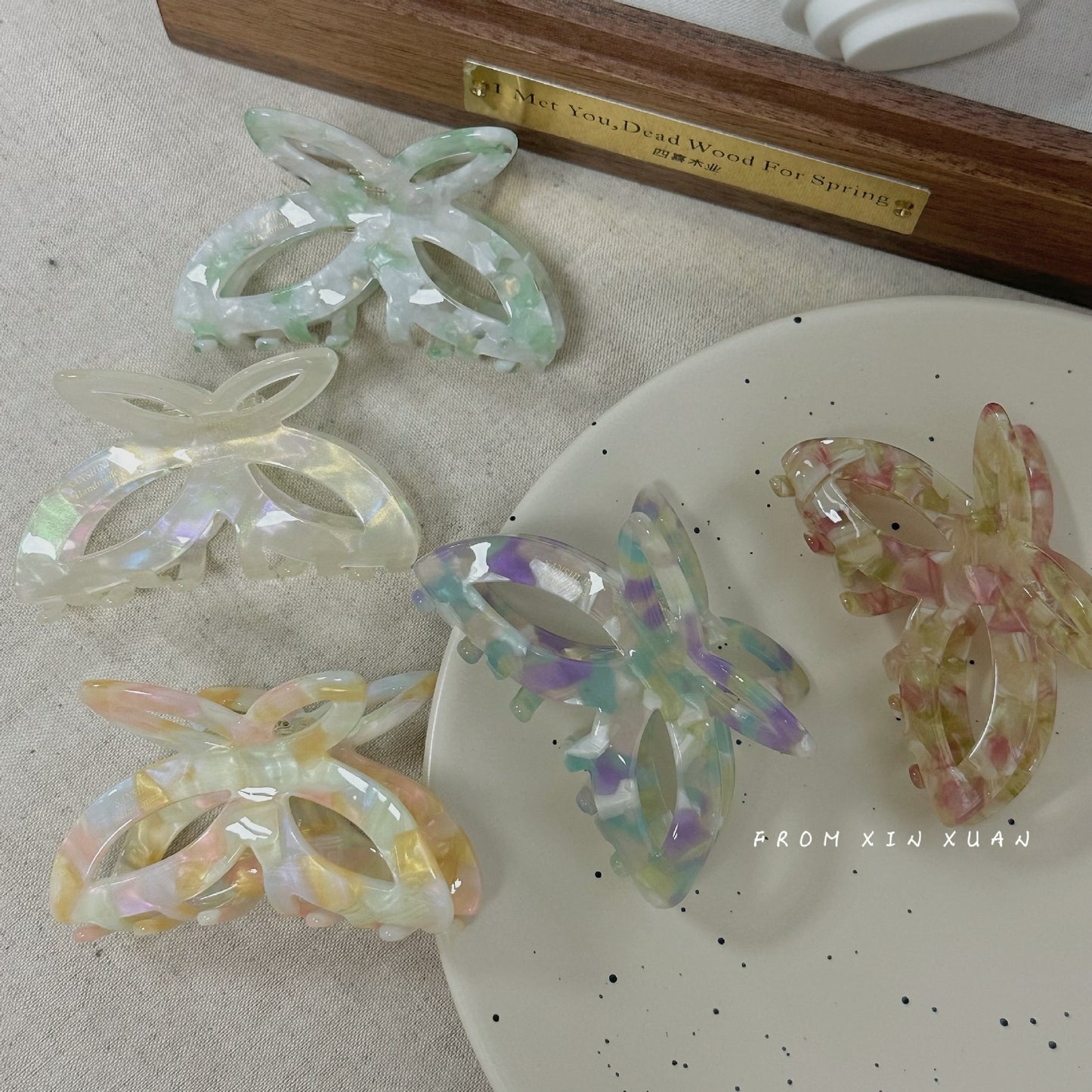 醋酸板材蝴蝶鯊魚夾－商品主圖｜https://igowo.tw/