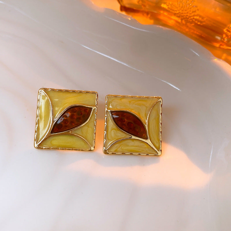 金色琺瑯銀針復古耳環－19#銀針-紅色款細節1｜https://igowo.tw/