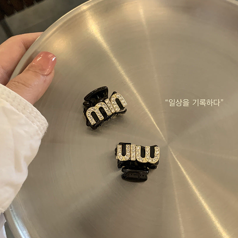 字母簡約鯊魚夾－商品主圖｜https://igowo.tw/
